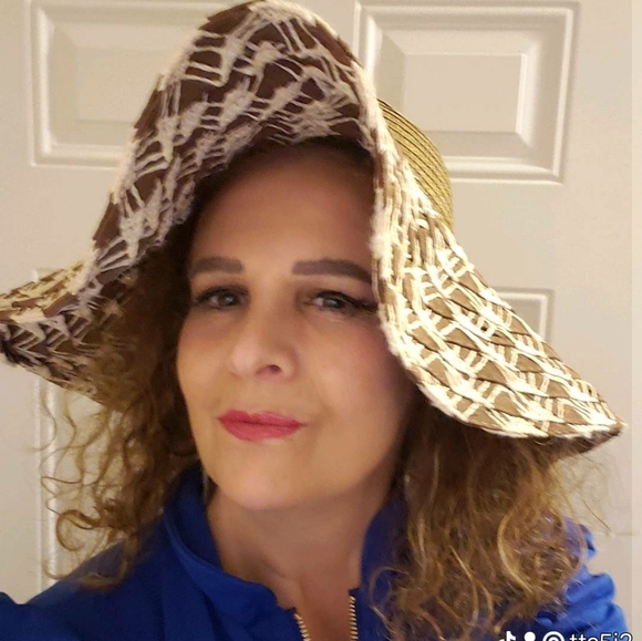 Floppy Hat - Picture 1 of 2